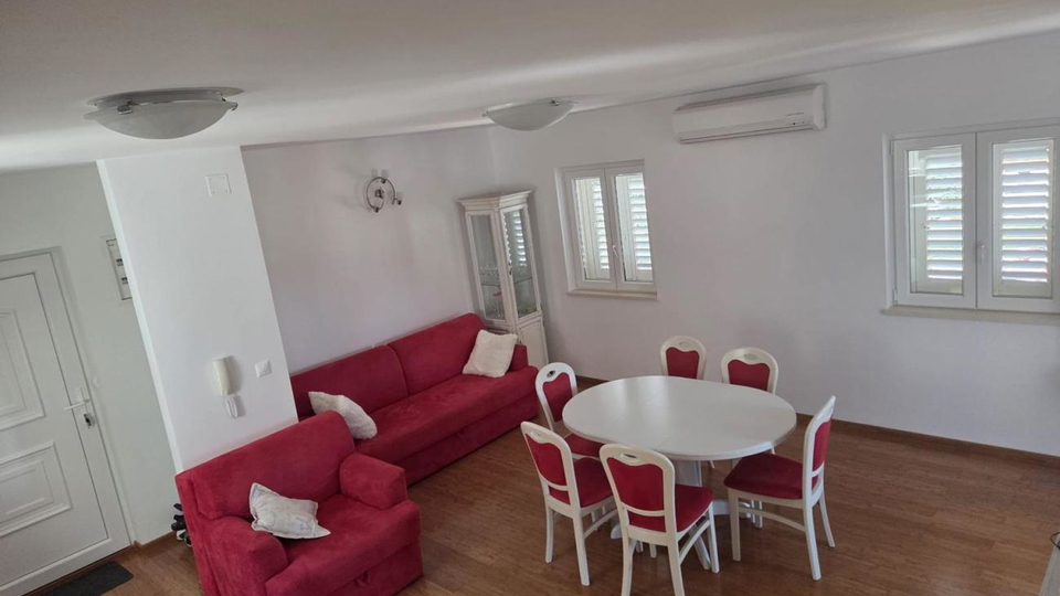 Sale&comma; apartment with sea view in Pu&ccaron;i&scaron;&cacute;a on the island of Bra&ccaron;&excl;