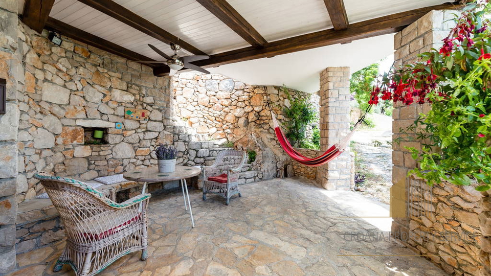 Bellissima casa con vista panoramica sul mare sull'isola di Brač!