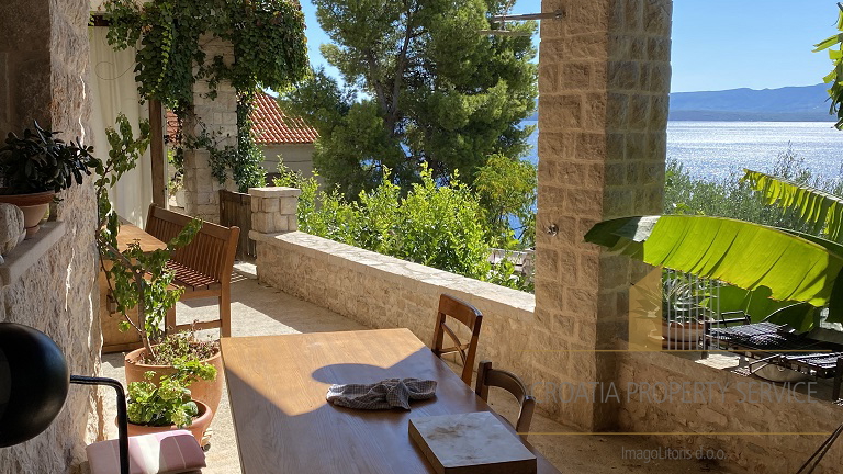 Bellissima casa con vista panoramica sul mare sull'isola di Brač!