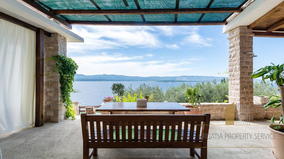 Bellissima casa con vista panoramica sul mare sull'isola di Brač!