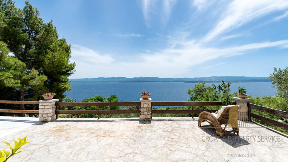 Bellissima casa con vista panoramica sul mare sull'isola di Brač!