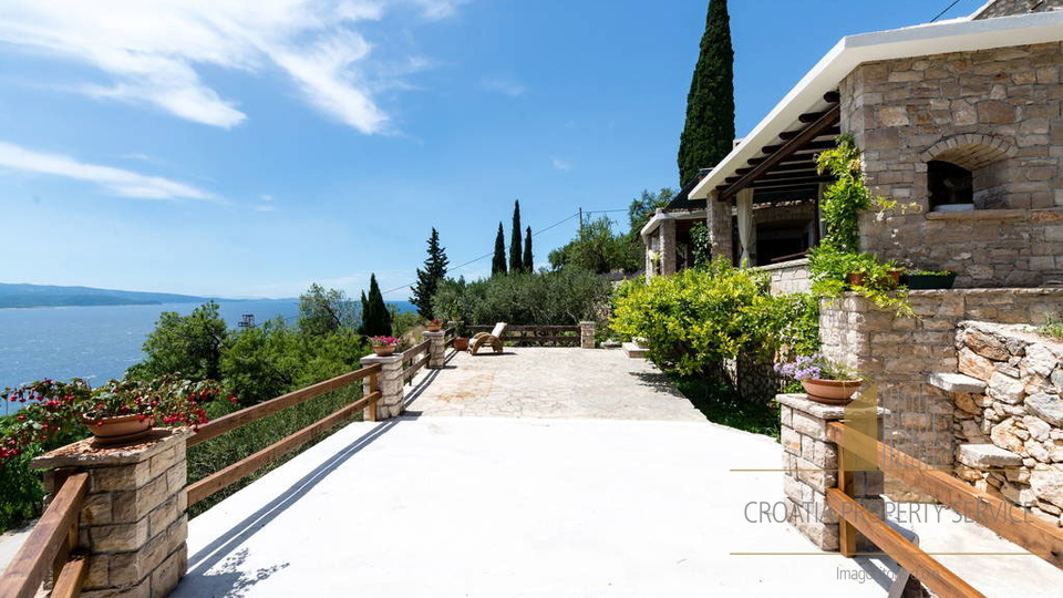 Bellissima casa con vista panoramica sul mare sull'isola di Brač!