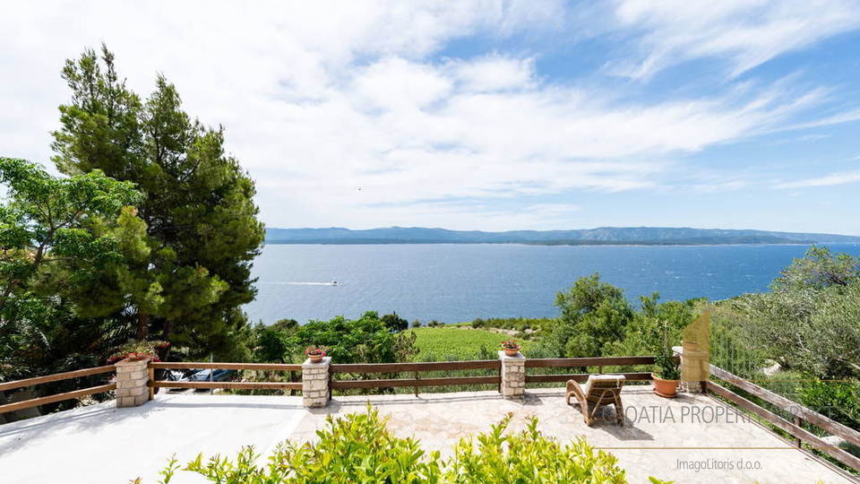 Bellissima casa con vista panoramica sul mare sull'isola di Brač!