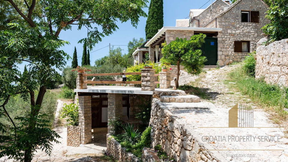 Bellissima casa con vista panoramica sul mare sull'isola di Brač!