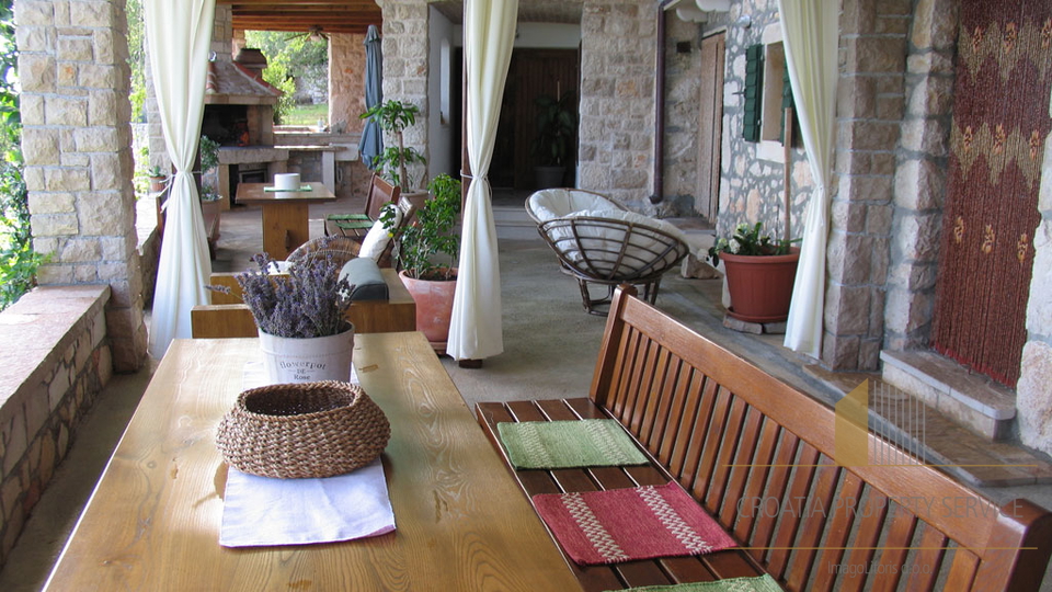 Bellissima casa con vista panoramica sul mare sull'isola di Brač!