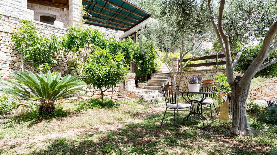 Bellissima casa con vista panoramica sul mare sull'isola di Brač!
