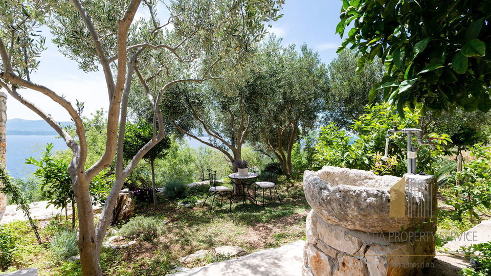Bellissima casa con vista panoramica sul mare sull'isola di Brač!