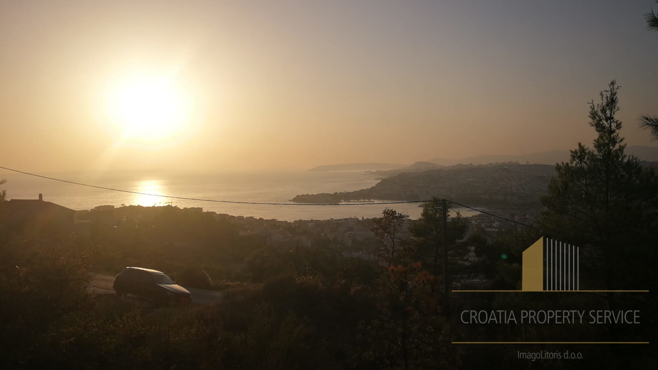 Attraktives Grundstück mit Meerblick in der Umgebung von Split!