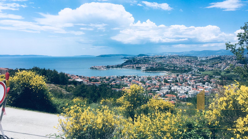 Attraktives Grundstück mit Meerblick in der Umgebung von Split!