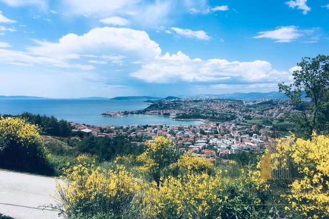 Attractive land with a sea view near Split!