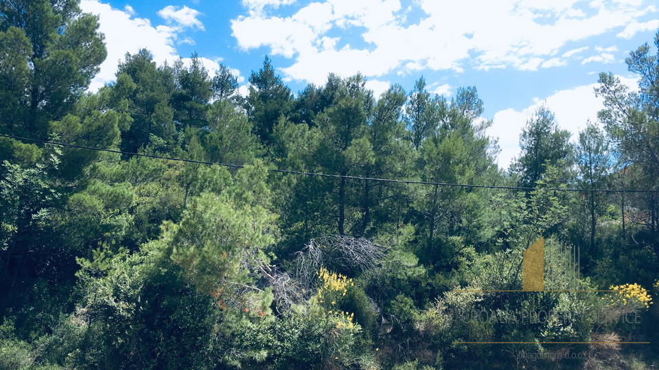 Attraktives Grundstück mit Meerblick in der Umgebung von Split!