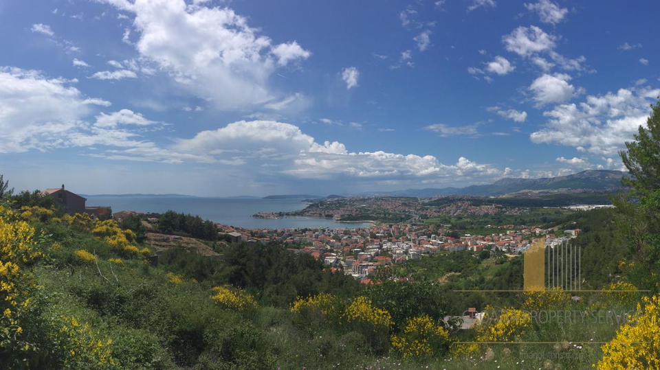 Attraktives Grundstück mit Meerblick in der Umgebung von Split!