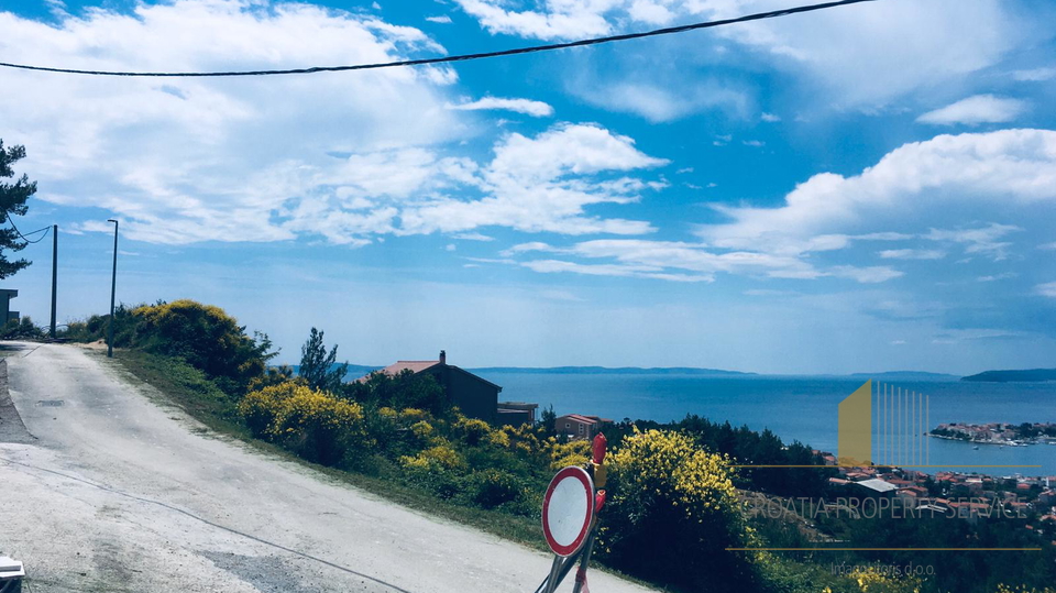 Attraktives Grundstück mit Meerblick in der Umgebung von Split!