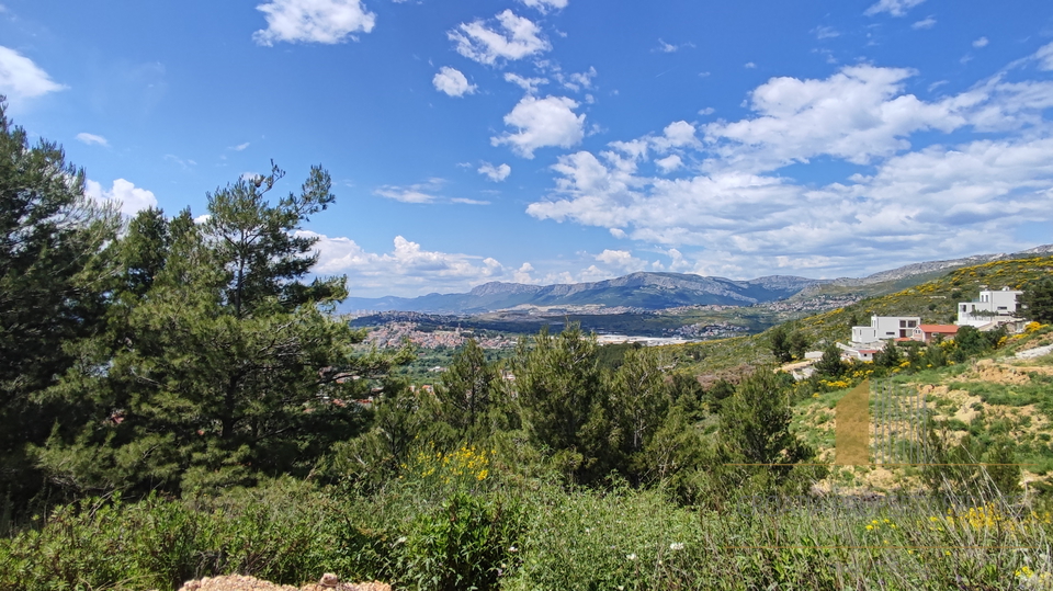 Attraktives Grundstück mit Meerblick in der Umgebung von Split!