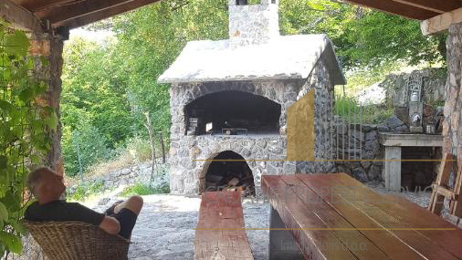 Očarljiva apartmajska hiša v prvi vrsti ob morju v bližini Senja!