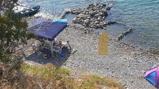 Očarljiva apartmajska hiša v prvi vrsti ob morju v bližini Senja!