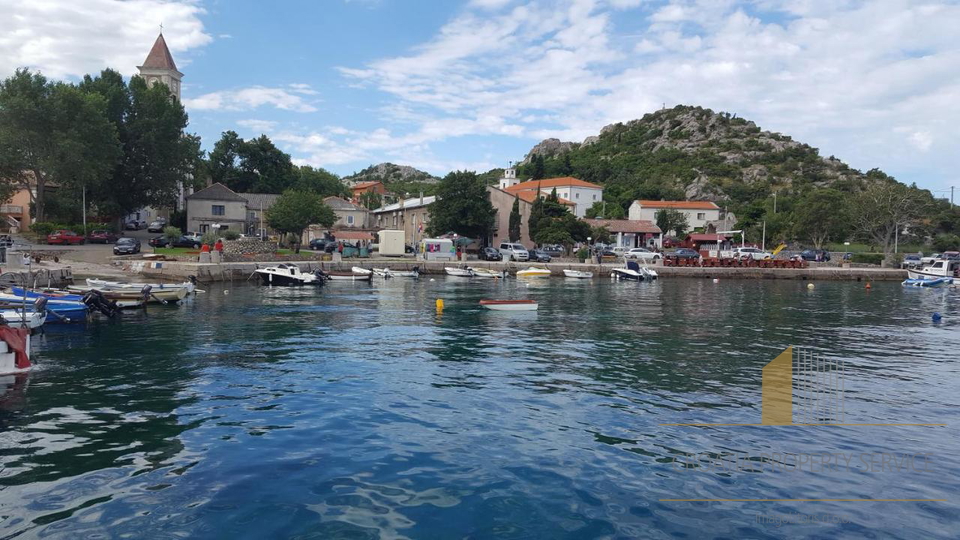Očarljiva apartmajska hiša v prvi vrsti ob morju v bližini Senja!