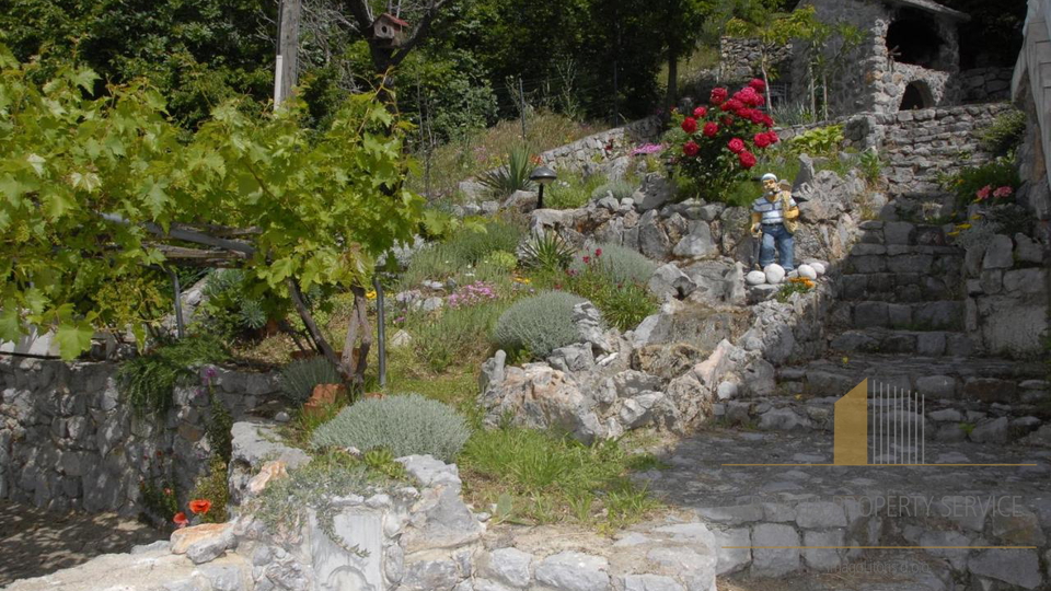Očarljiva apartmajska hiša v prvi vrsti ob morju v bližini Senja!