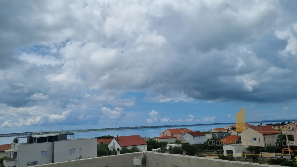 Moderne Villa mit Pool 90 m vom Meer entfernt in der Nähe von Zadar!