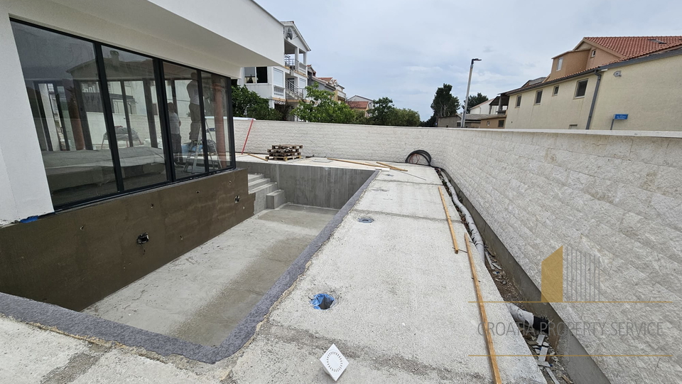 Moderne Villa mit Pool 90 m vom Meer entfernt in der Nähe von Zadar!