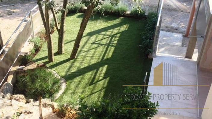 Apartmajska hiša s bazenom 650 m od morja – Zaton, Šibenik