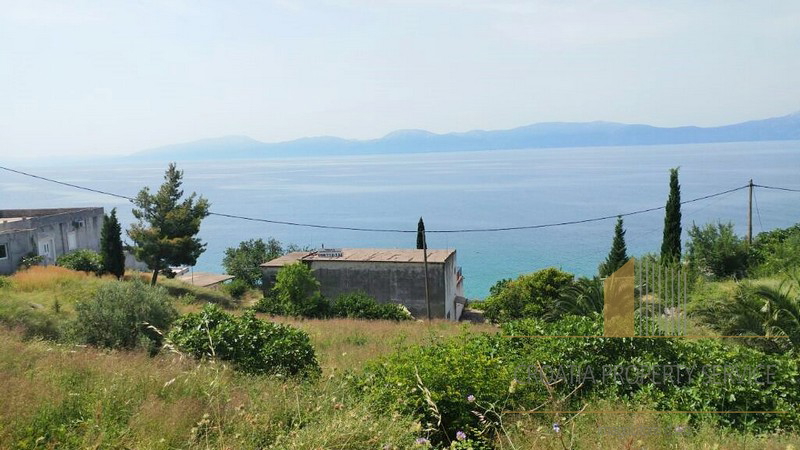 Građevinsko zemljište uz plažu - Makarska Rivijera!
