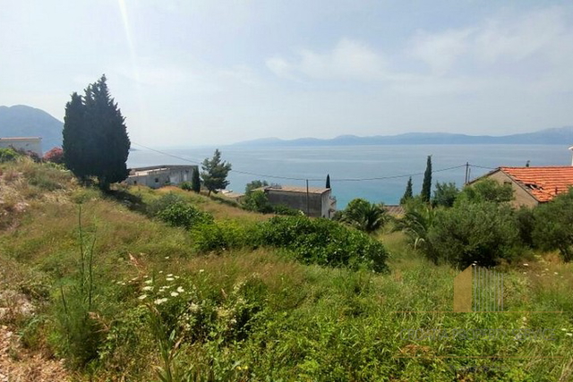 Građevinsko zemljište uz plažu - Makarska Rivijera!