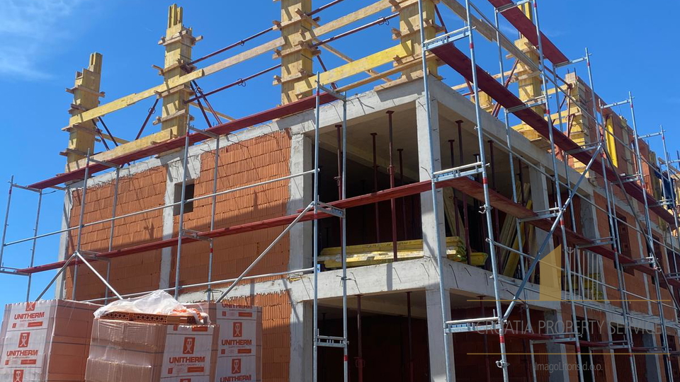 Luxuswohnung mit Garten und Meerblick in einem modernen Neubau - Nin!