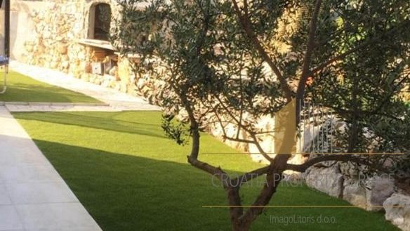 Apartmajska hiša s bazenom 650 m od morja – Zaton, Šibenik