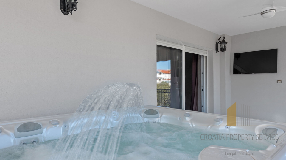 Beautiful luxury villa on the first row by the sea - Vodice!