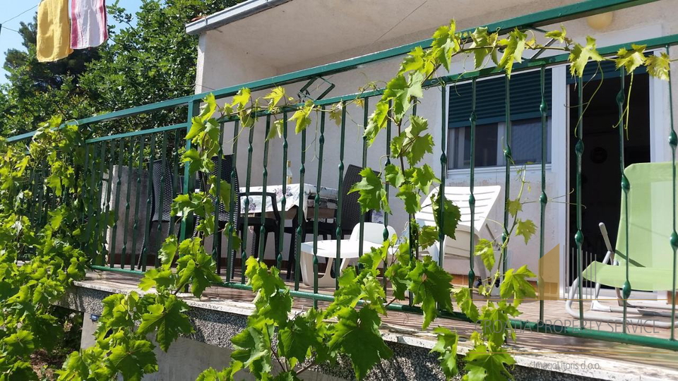 Prostorna hiša 1. red ob morju z lastnim privezom za čoln - Drvenik Veliki!