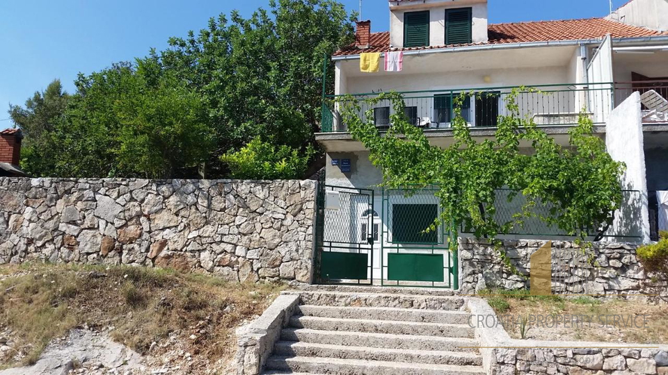 Prostorna hiša 1. red ob morju z lastnim privezom za čoln - Drvenik Veliki!