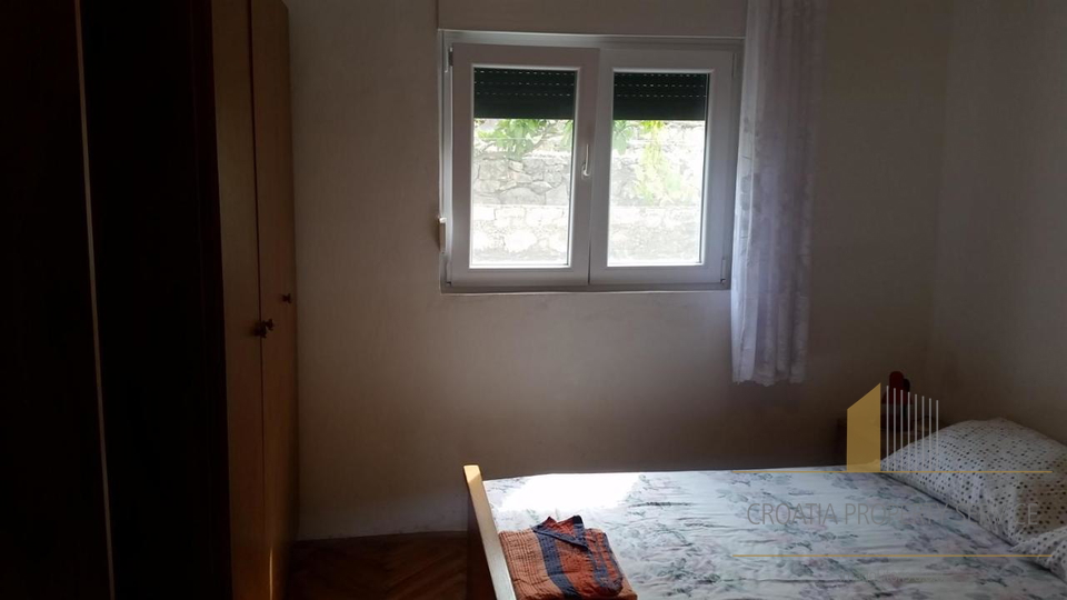 Prostorna hiša 1. red ob morju z lastnim privezom za čoln - Drvenik Veliki!