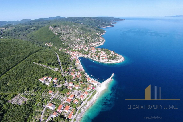 Привлекательный строительный участок с видом на море на острове Корчула!