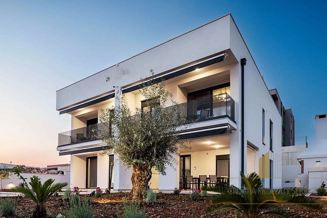 Neue moderne Apartmentvilla mit Meerblick - Sv. Filip Jakov!