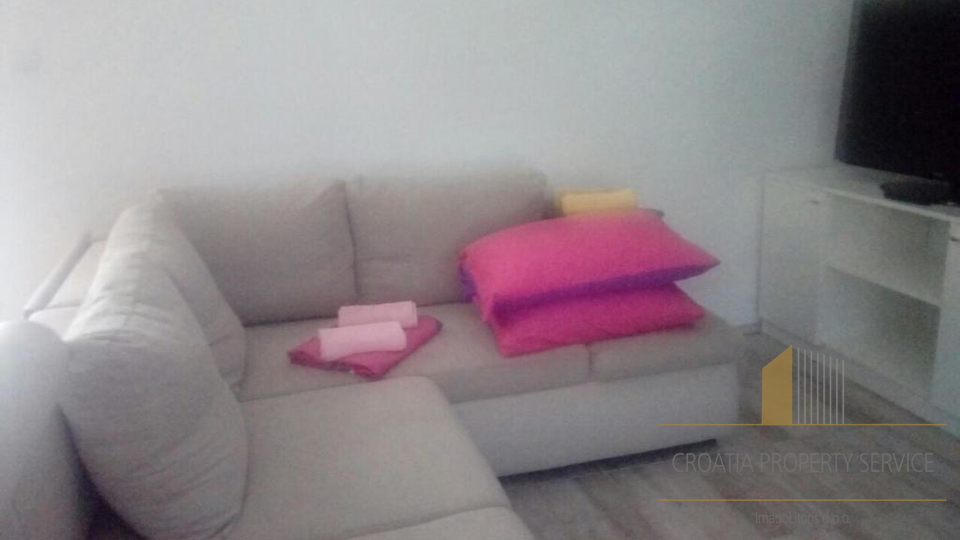 Apartmajska hiša s bazenom 650 m od morja – Zaton, Šibenik