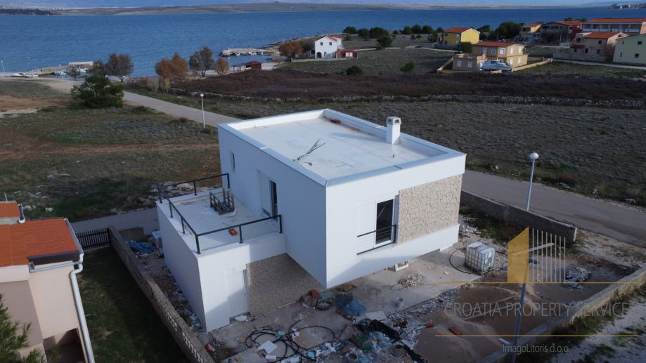 New modern house with swimming pool 100 m from the beach - island of Vir!