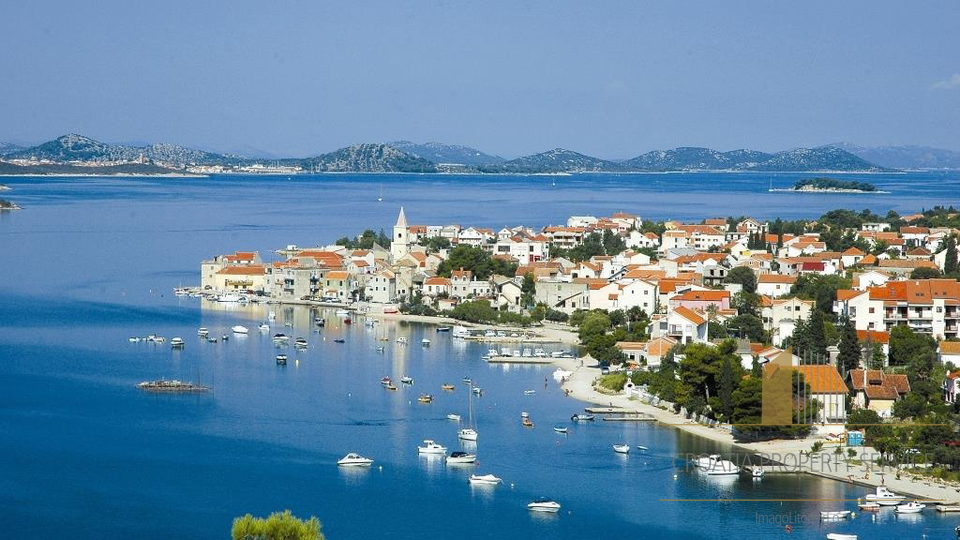 Spazioso condominio a 200 m dal mare e dalla spiaggia - Pirovac!