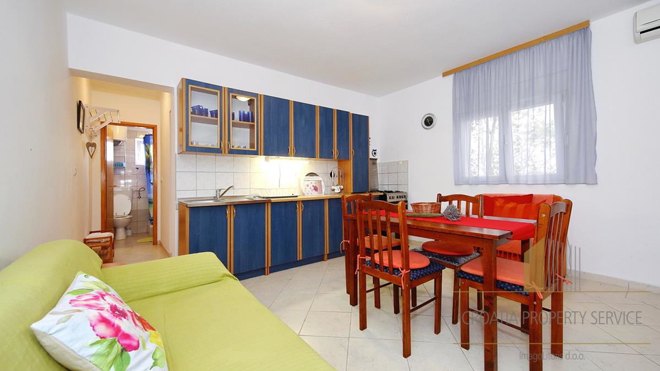 Spazioso condominio a 200 m dal mare e dalla spiaggia - Pirovac!