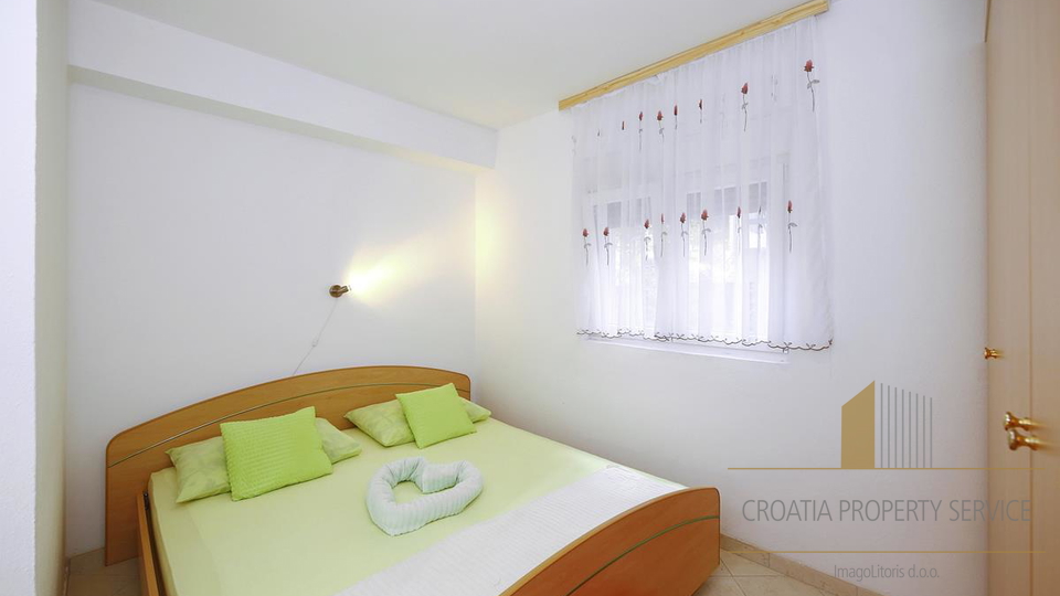 Spazioso condominio a 200 m dal mare e dalla spiaggia - Pirovac!