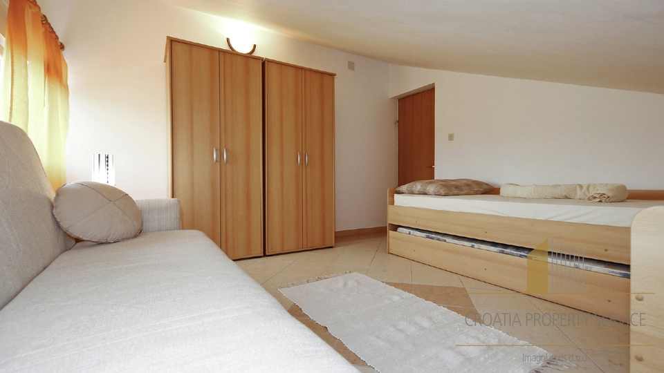 Spazioso condominio a 200 m dal mare e dalla spiaggia - Pirovac!