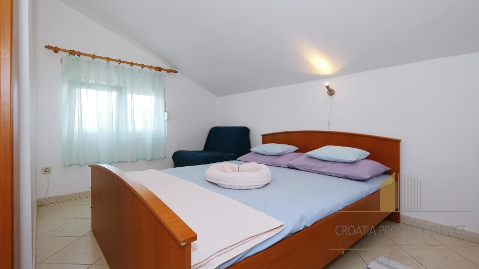 Spazioso condominio a 200 m dal mare e dalla spiaggia - Pirovac!