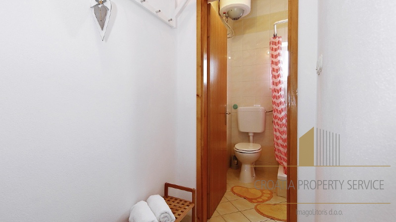 Spazioso condominio a 200 m dal mare e dalla spiaggia - Pirovac!