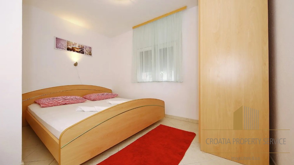Spazioso condominio a 200 m dal mare e dalla spiaggia - Pirovac!