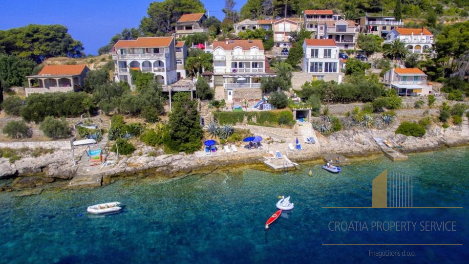 Wunderschöne Apartmentvilla in erster Meereslinie auf der Insel Korčula!