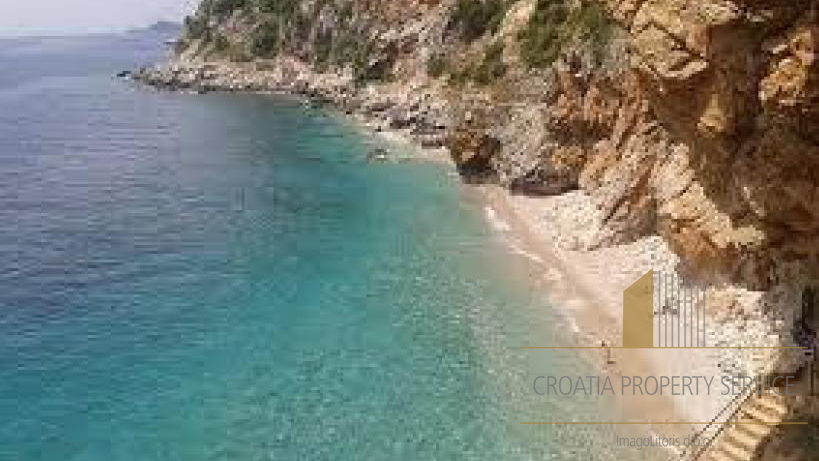 Edinstven otok le 500 m od najbližje kopenske pristanišča v okolici Dubrovnika!