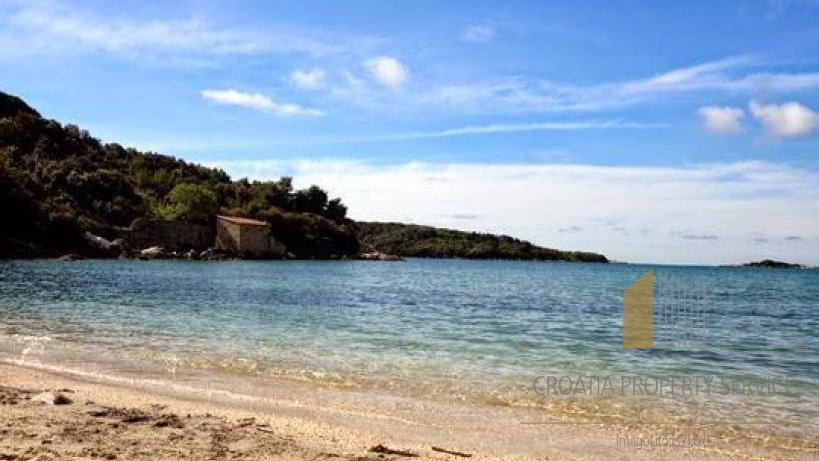 Edinstven otok le 500 m od najbližje kopenske pristanišča v okolici Dubrovnika!