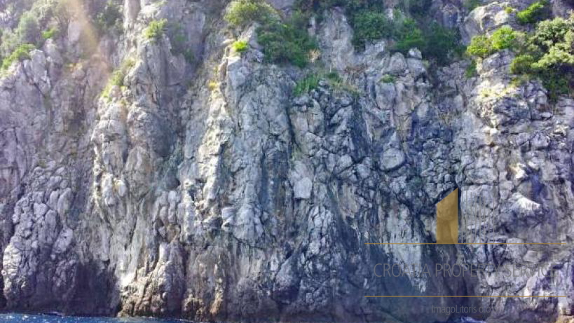 Edinstven otok le 500 m od najbližje kopenske pristanišča v okolici Dubrovnika!
