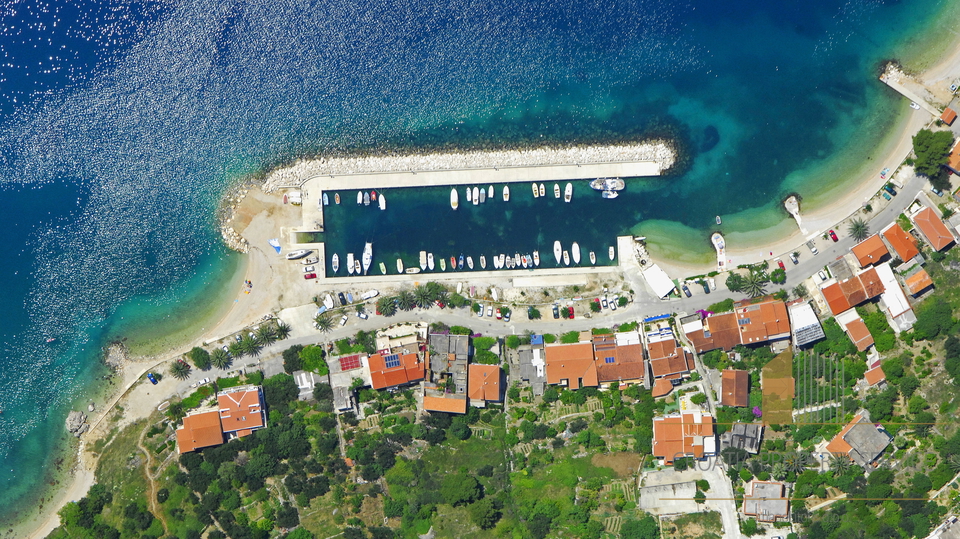 Attractive building plot 50 m from the beach - Makarska riviera!