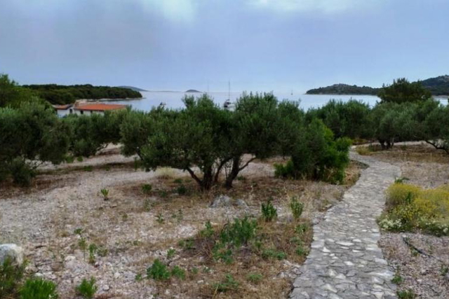 Unique land with a restaurant and marina on an island near Kornati Nature Park!